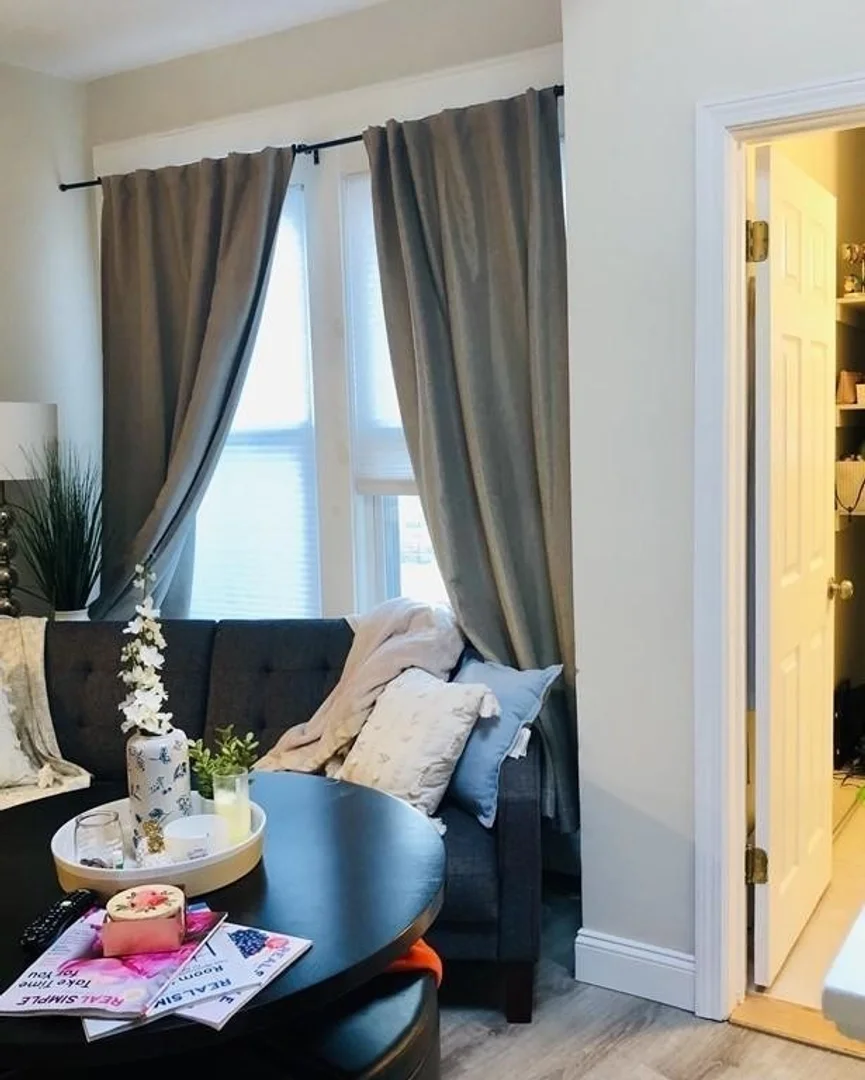 1767, Commonwealth Ave., Unit 4, Brighton, Boston, MA, 02135