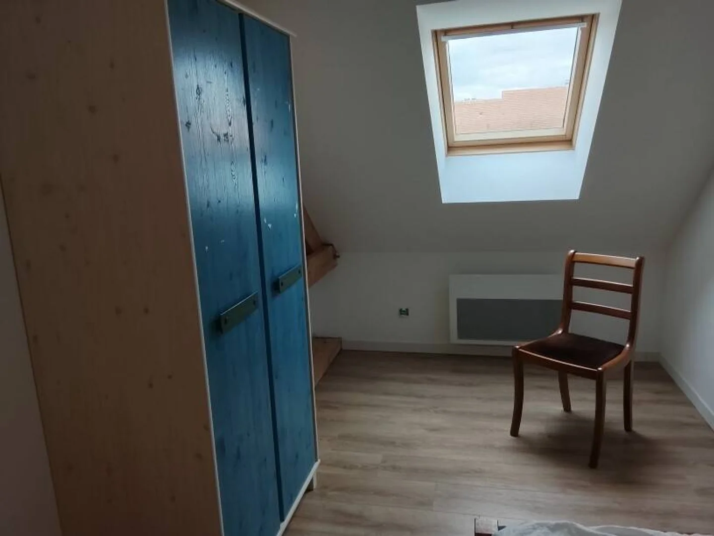 Chambre d'étudiant lumineuse et aérée avec accès facile à l'université dans 