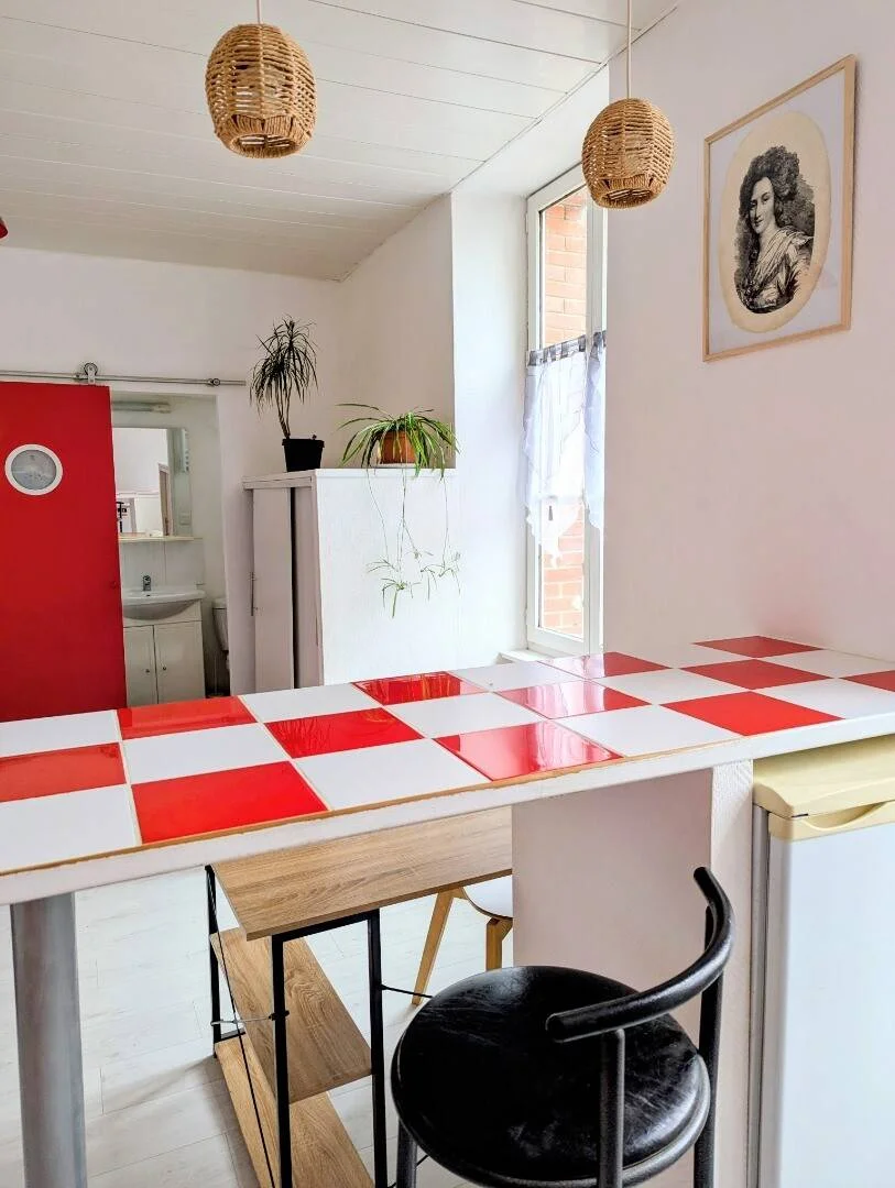 Economical student room with convenient location in 