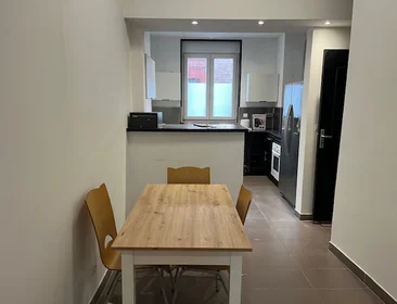 Quarto privado em Rue Watt, imagem 8 de 14
