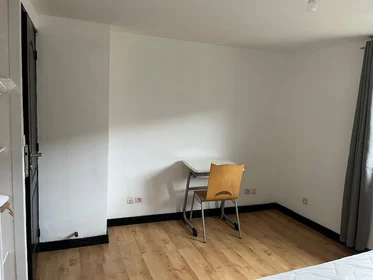Quarto privado em Rue Watt, imagem 13 de 16
