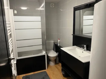 Quarto privado em Rue Watt, imagem 10 de 16