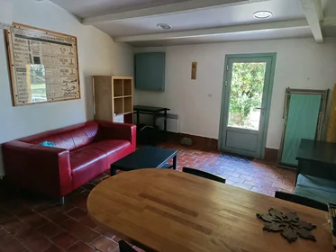 Entire apartment at Avenue des Écoles Militaires, image 9 of 9