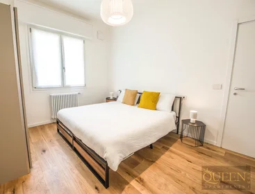 Appartamento intero in Via Vincenzo Vela, San Vitale, immagine 1 di 10