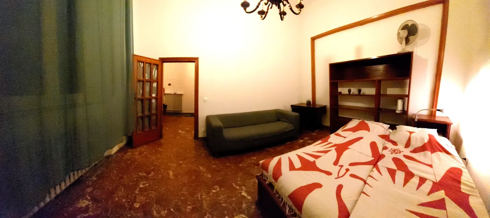 Habitación estudiantil económica con ubicación conveniente en
