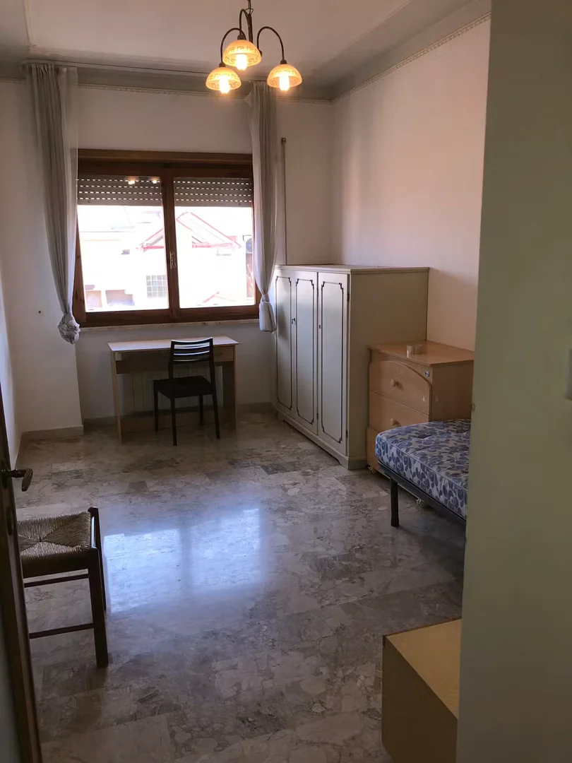 Quarto acolhedor para estudantes disponível em 