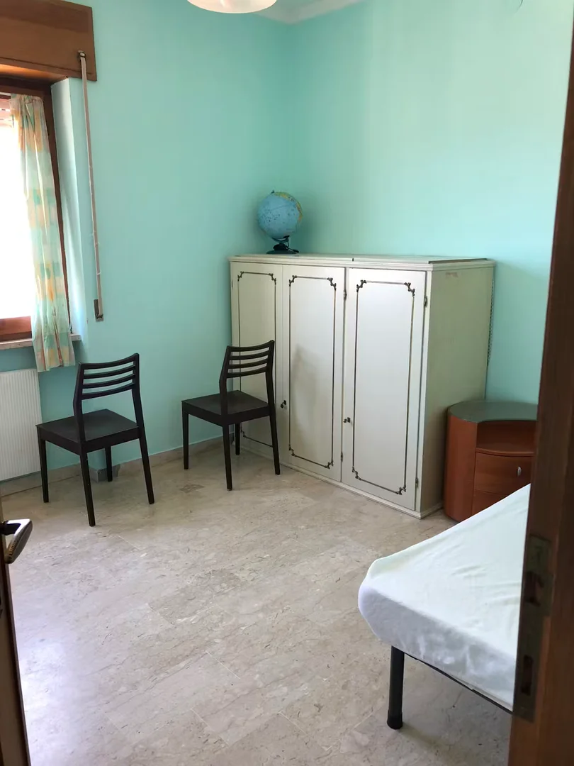 Quarto amigo do estudante em  com comodidades modernas