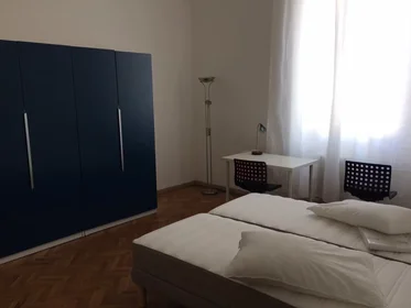 Stanza condivisa in Via Vittorio Emanuele II, Santa Maria Novella, immagine 1 di 10