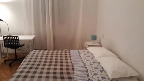 Shared room at Via Vittorio Emanuele II, Santa Maria Novella, image 3 of 10