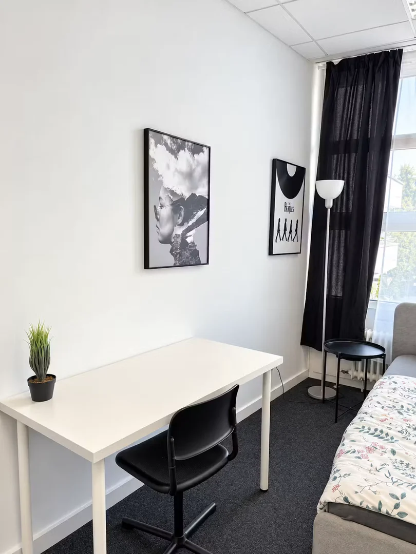 Quarto amigo do estudante em com comodidades modernas