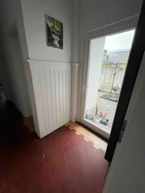 Dairenin tamamı konumu Uhlandstraße, 12 17 görüntüsü