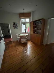 Dairenin tamamı konumu Uhlandstraße, 14 17 görüntüsü