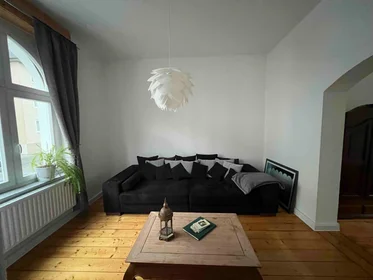 Dairenin tamamı konumu Uhlandstraße, 15 17 görüntüsü