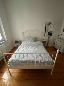 Dairenin tamamı konumu Uhlandstraße, 6 17 görüntüsü