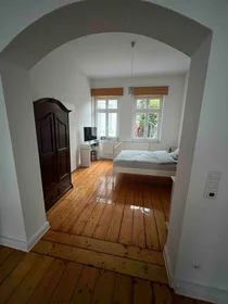 Dairenin tamamı konumu Uhlandstraße, 7 17 görüntüsü