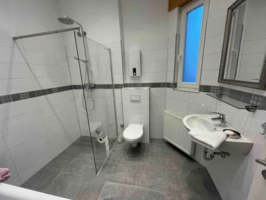 Dairenin tamamı konumu Uhlandstraße, 8 17 görüntüsü