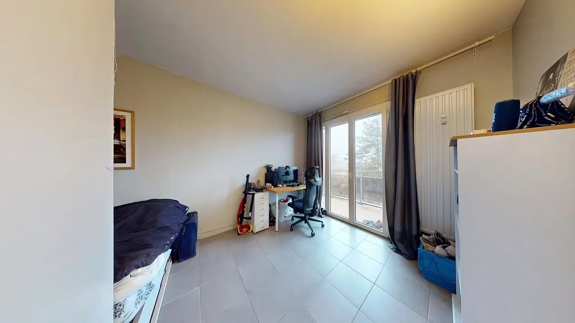 Student-friendly room in with modern amenities