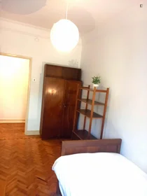 Chambre privée à Praça Gonçalo Trancoso, image 2 de 19