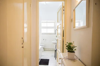 Chambre privée à Praça Gonçalo Trancoso, image 11 de 19