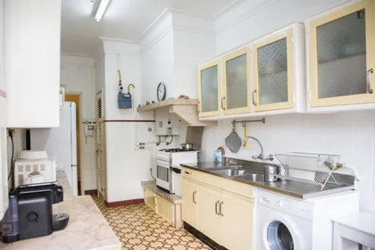 Chambre privée à Praça Gonçalo Trancoso, image 5 de 19