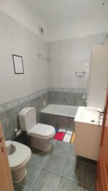 Quarto privado em Rua Infante Dom Pedro, imagem 15 de 24