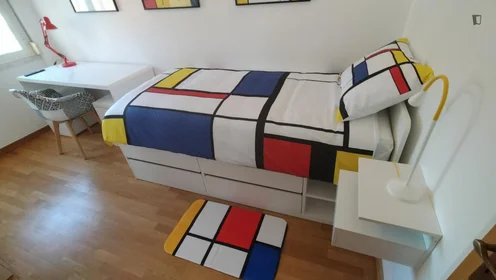 Quarto privado em Rua Infante Dom Pedro, imagem 5 de 24
