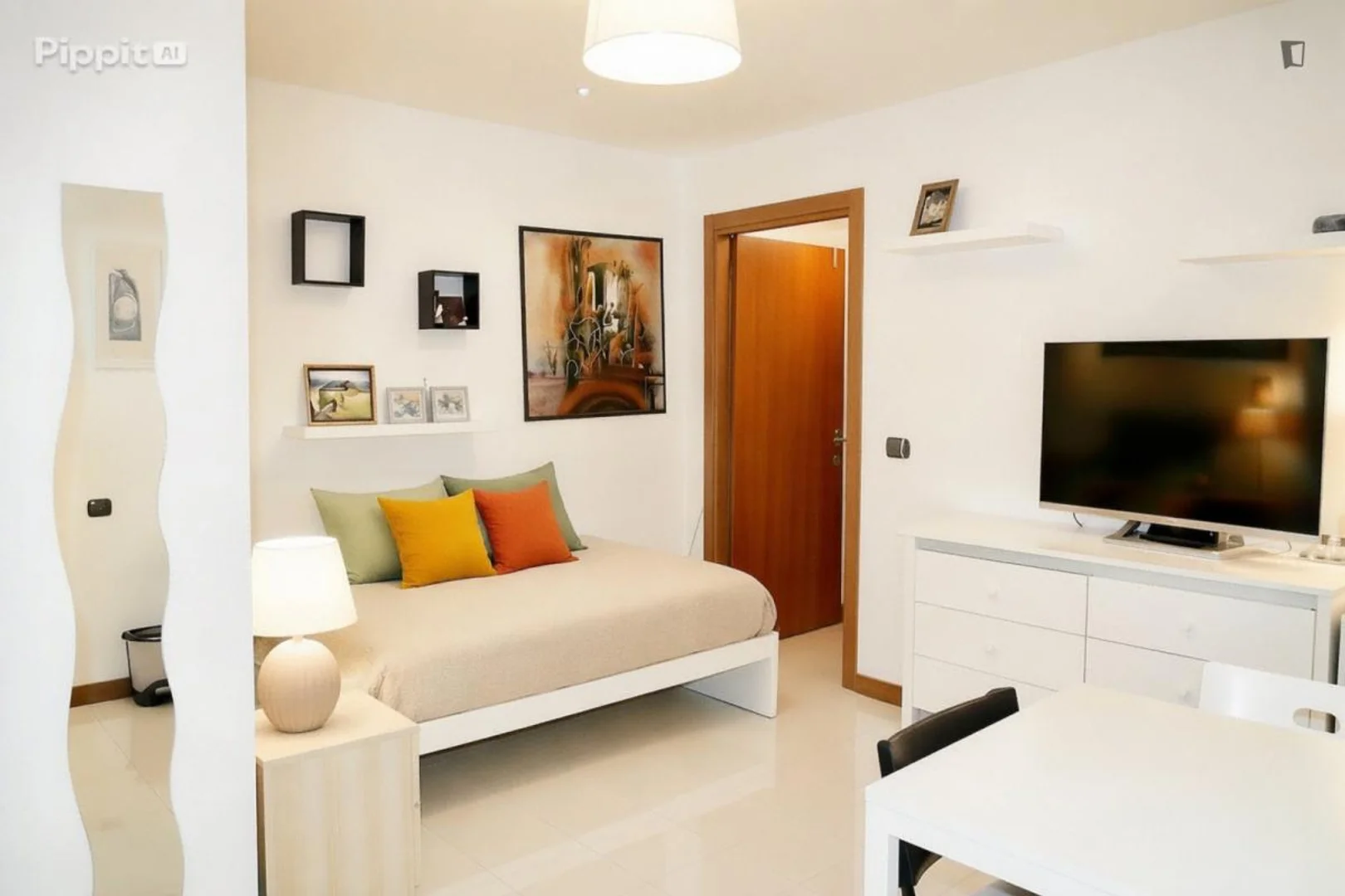 Chambre d'étudiant à  avec espace d'étude et installations communes