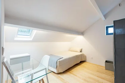 Habitación privada en Travessa Ribeiro de Sousa, imagen 1 de 10