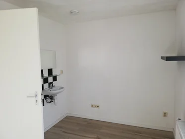 Private room at Balistraat, image 1 of 5