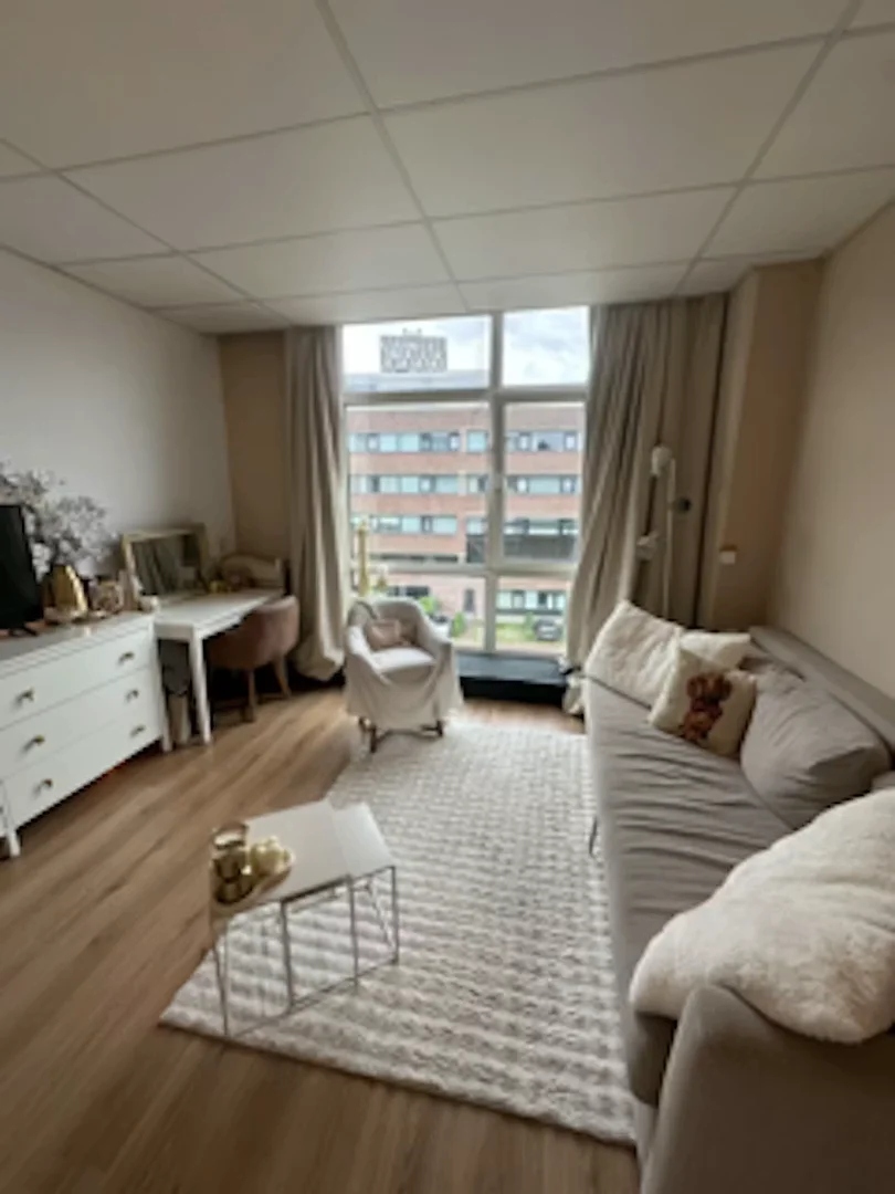 Quarto de estudante económico com localização conveniente em 