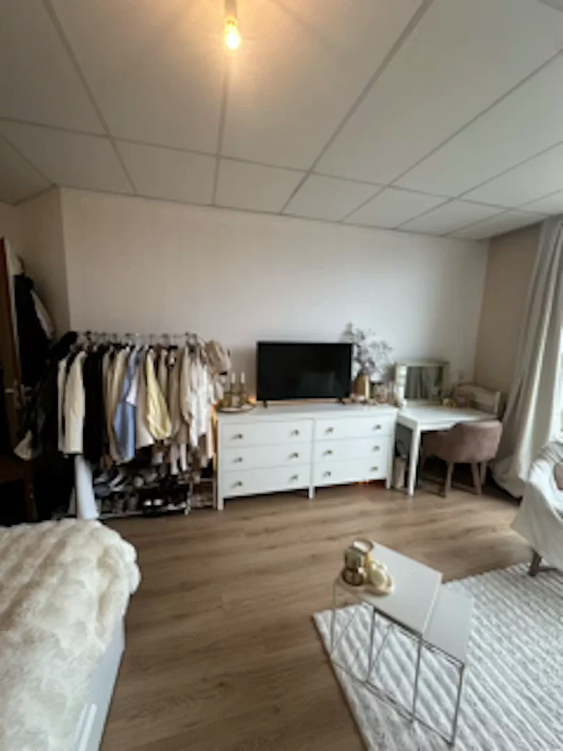 Quarto amigo do estudante em  com comodidades modernas