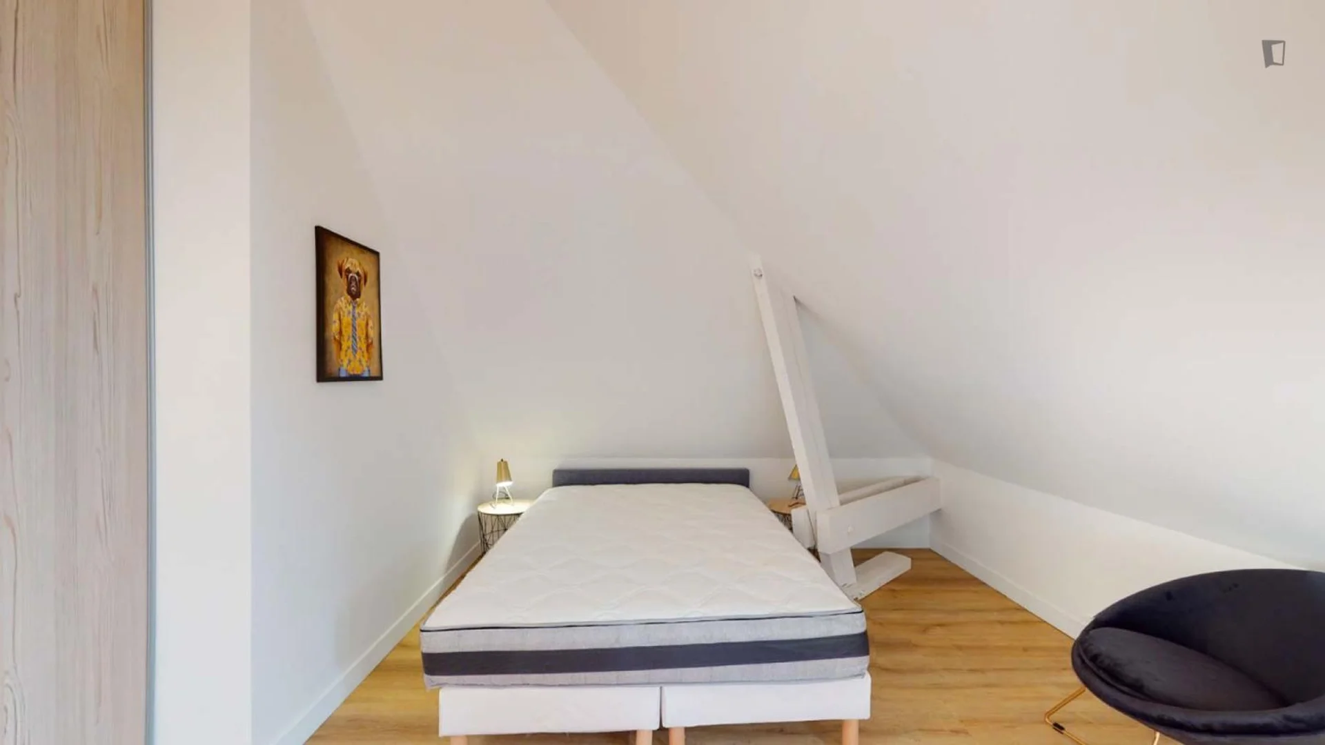 Habitación estudiantil económica cerca del campus en 