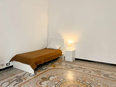 Quarto privado em Via Caffaro, Castelletto, imagem 1 de 10