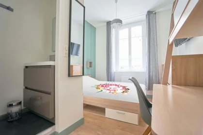 私人房间 在 14 Rue des Augustins, 51100 Reims, France, 19的图像2