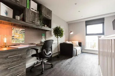Modern and bright flat in Reading