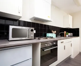 Accommodation with 3 bedrooms in Plymouth