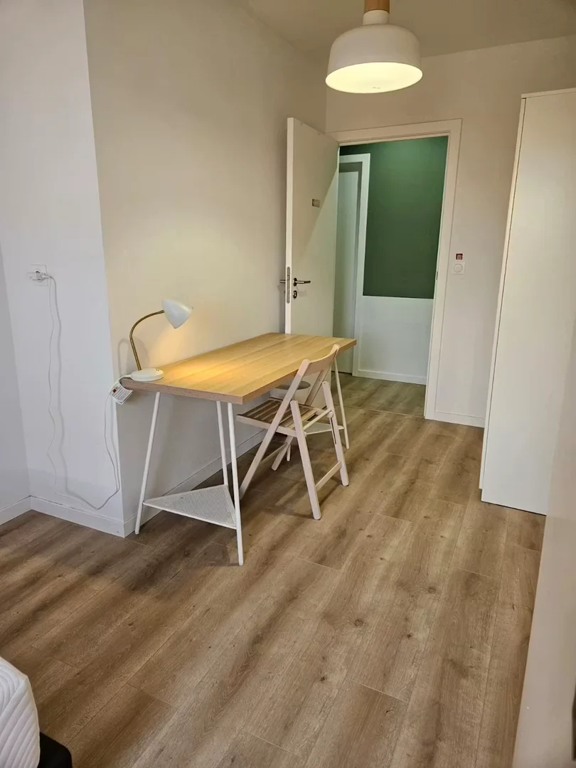 Budget-friendly student room close to campus in