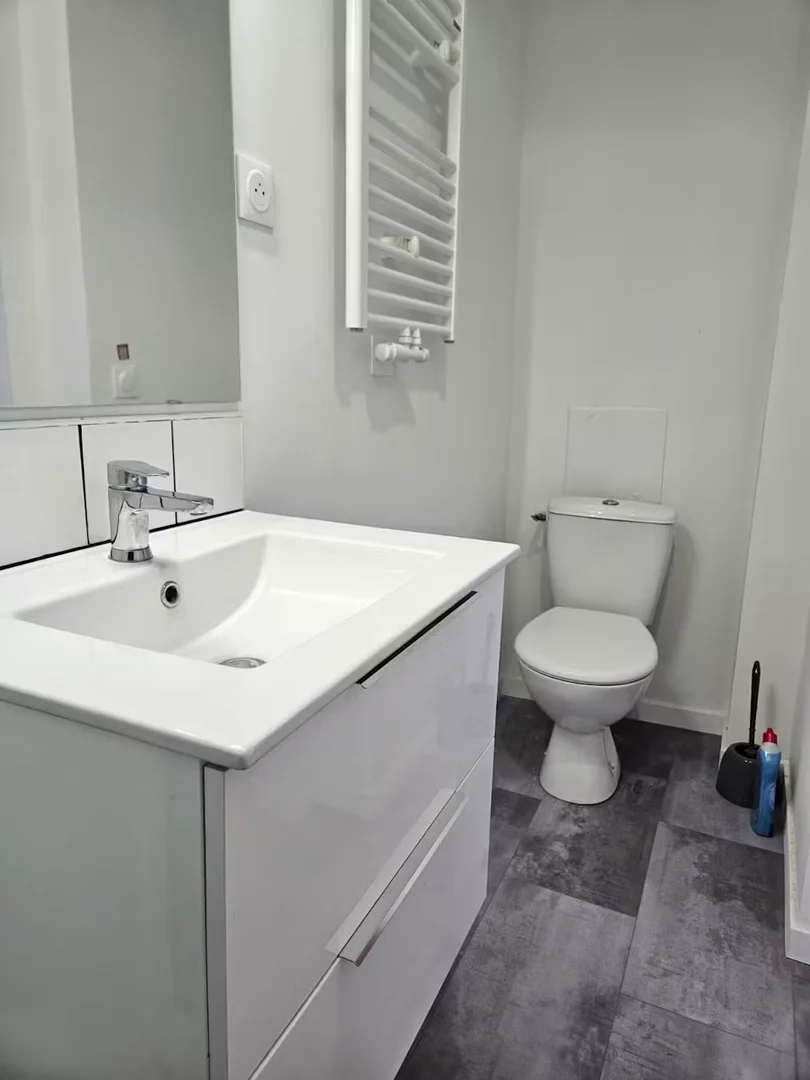Student-friendly room in with modern amenities