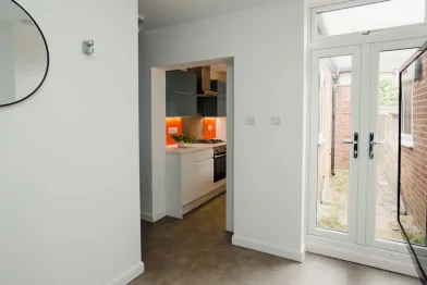 Accommodation with 3 bedrooms in Stoke-on-trent