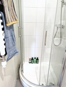 Studio in residence at 2, Bridge View, 4c Stepney Ln, Newcastle upon Tyne NE1 6PN, United Kingdom, image 23 of 25