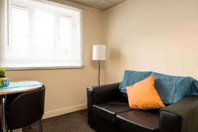 Bright private room in Hull
