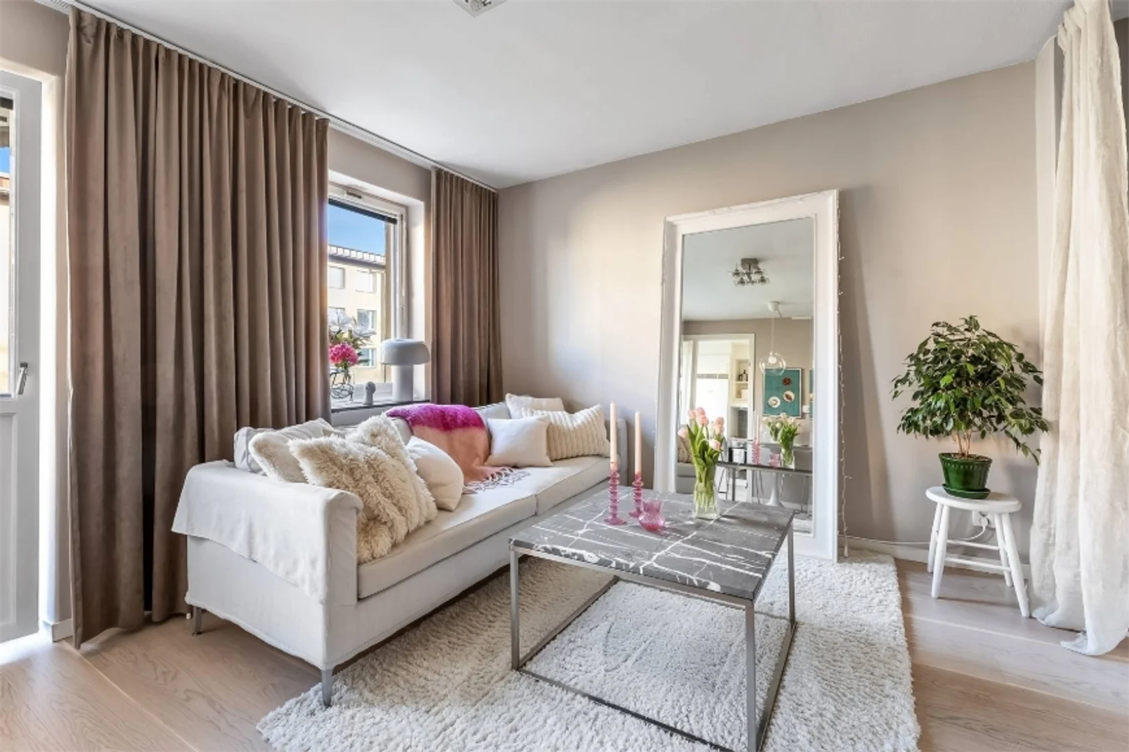 Budget-friendly student room close to campus in 