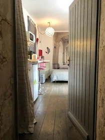 Private room at Poitiers, 86000, image 1 of 10