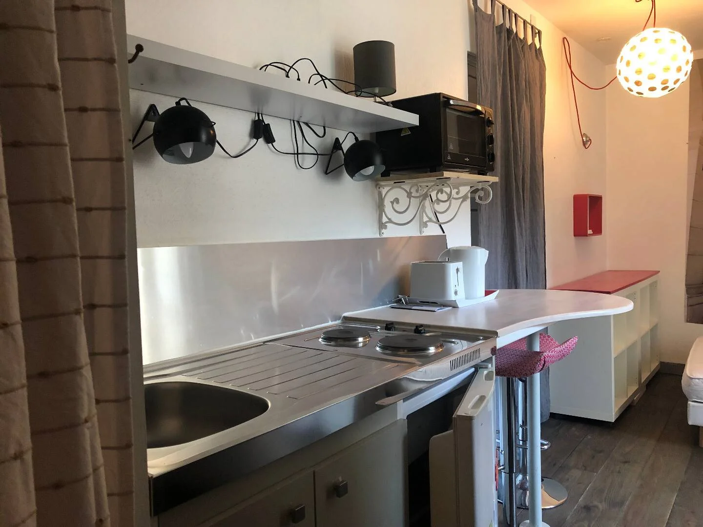 Room for rent in student apartment in , fully furnished