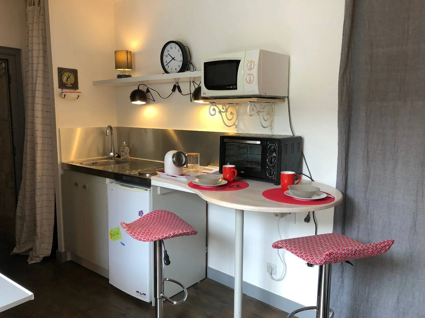 Bright and airy student room with easy university access in 