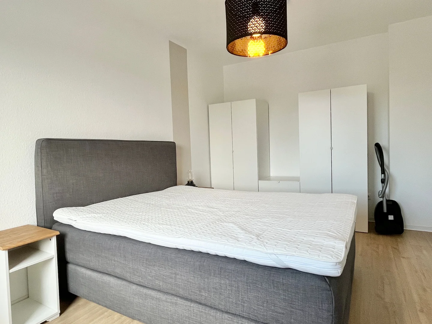 Student-friendly room in  with modern amenities