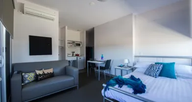Very bright studio for rent in Adelaide