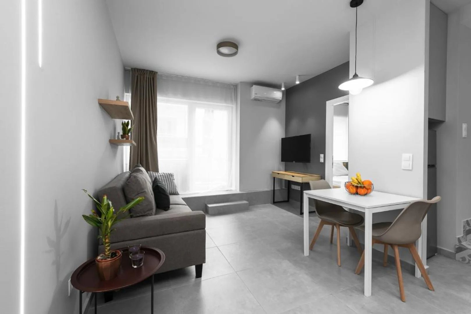 Cómodo estudio para vivir como estudiante en 