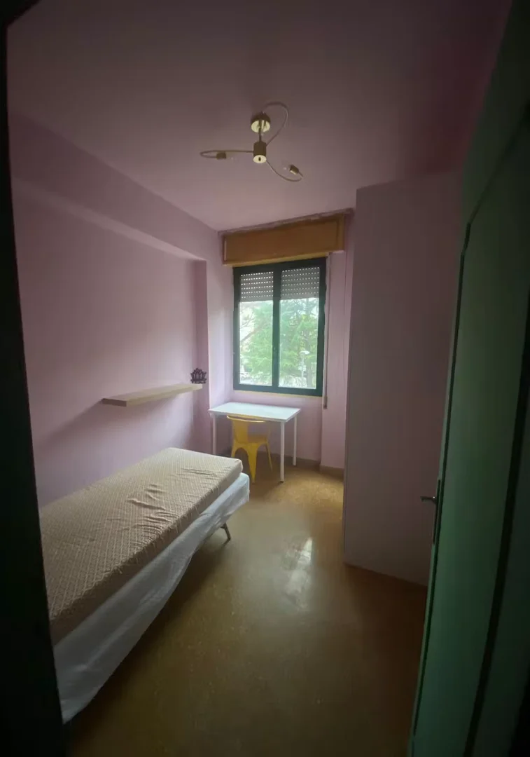 Bright and airy student room with easy university access in