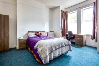 Modern and bright flat in Hull